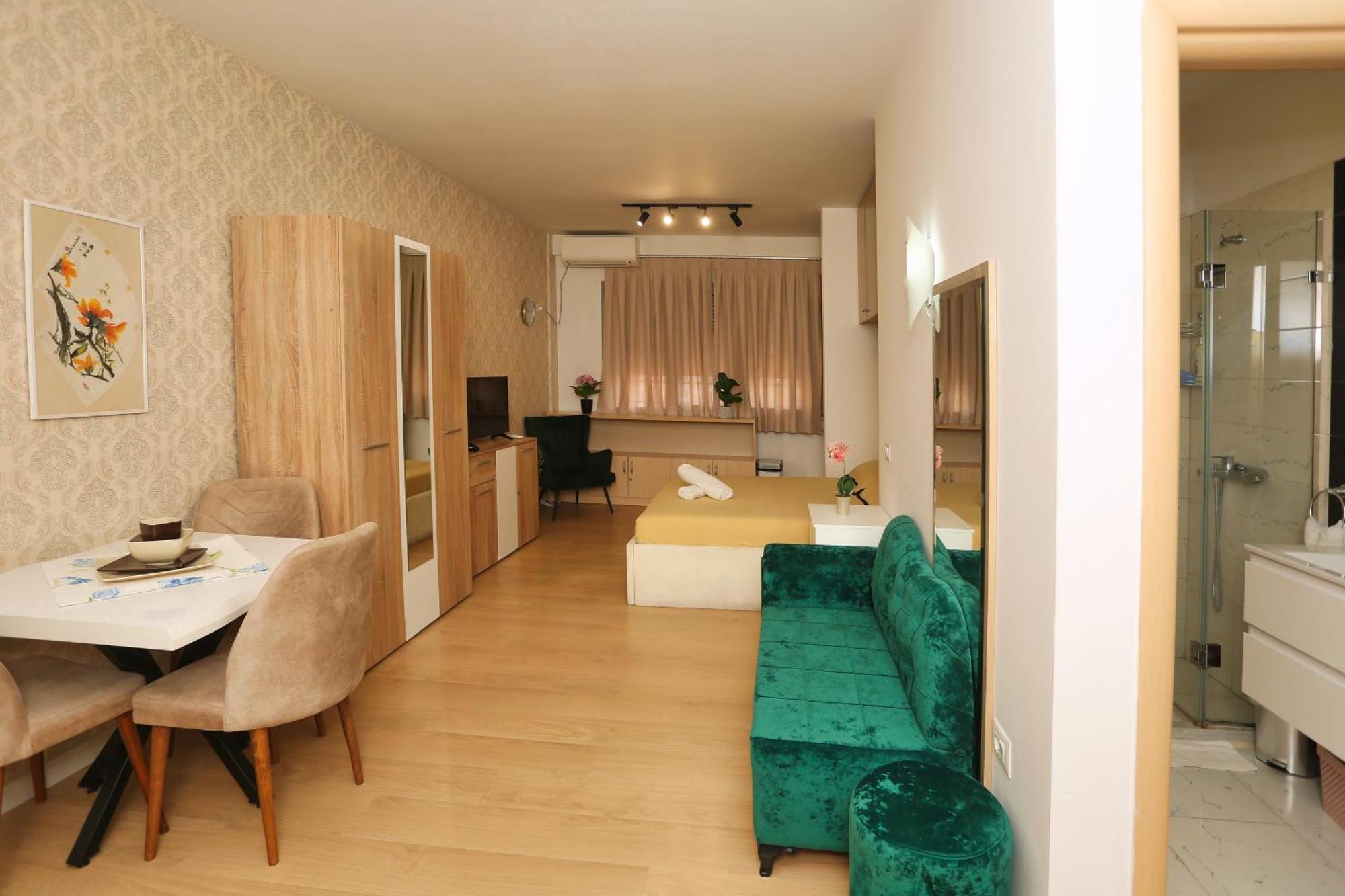 Cozy Apartment Near Square 21 Tirana Exterior foto