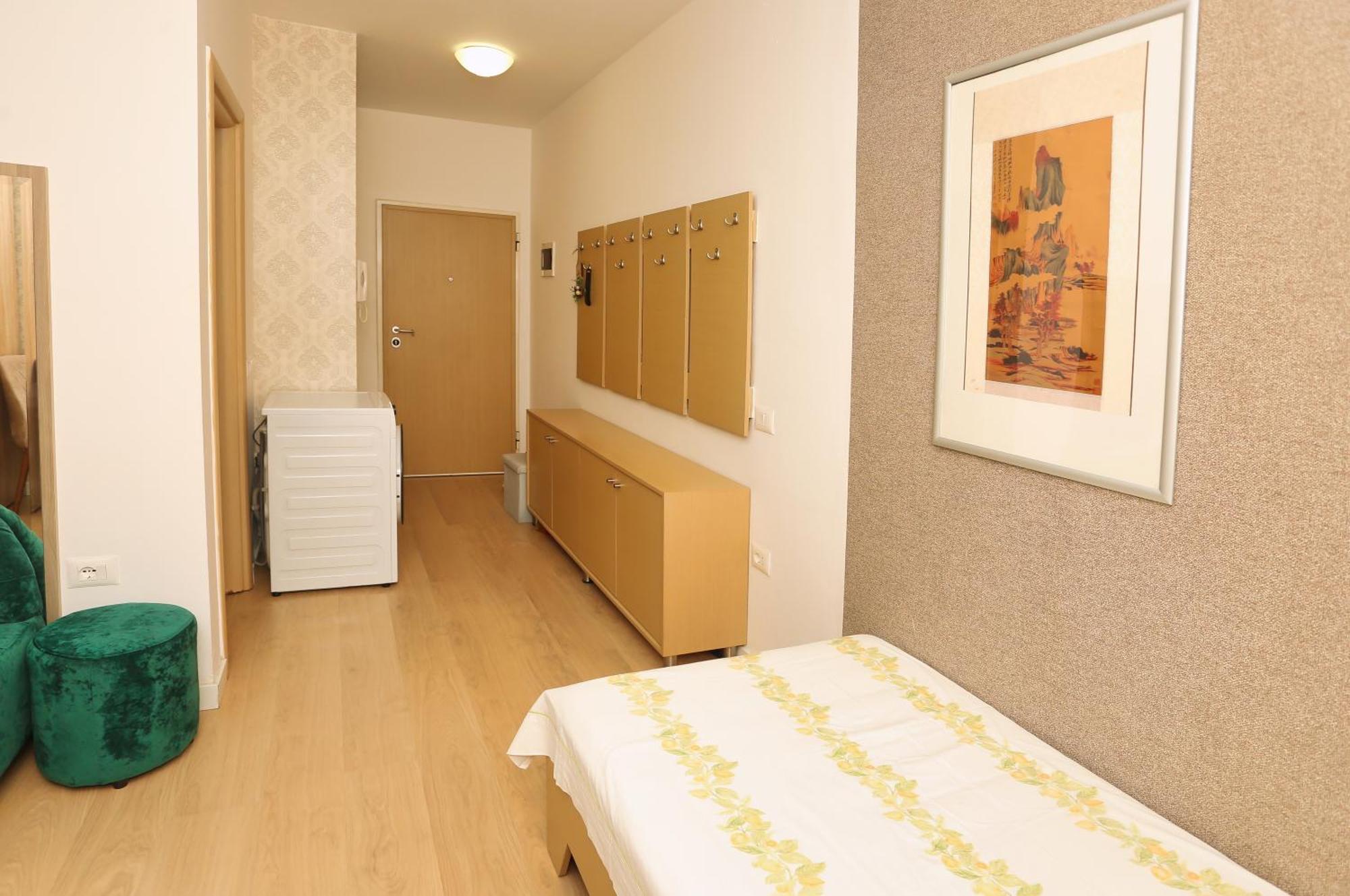 Cozy Apartment Near Square 21 Tirana Exterior foto